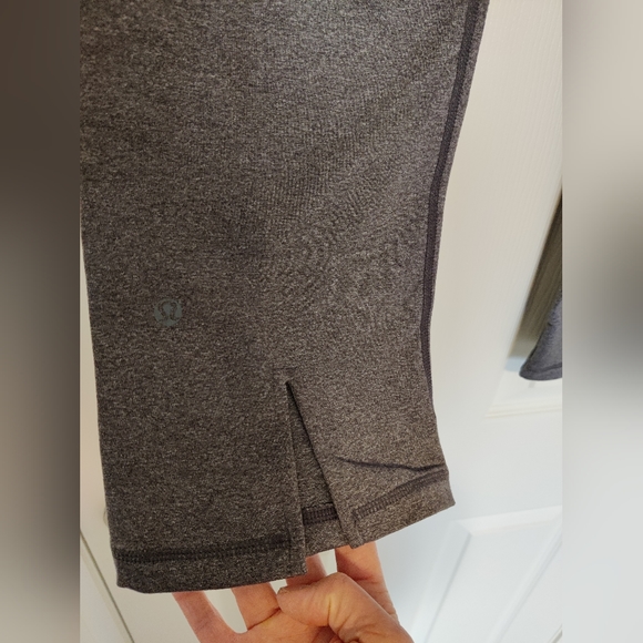Lululemon Gather & Crow Crop, size 8 - Picture 3 of 7
